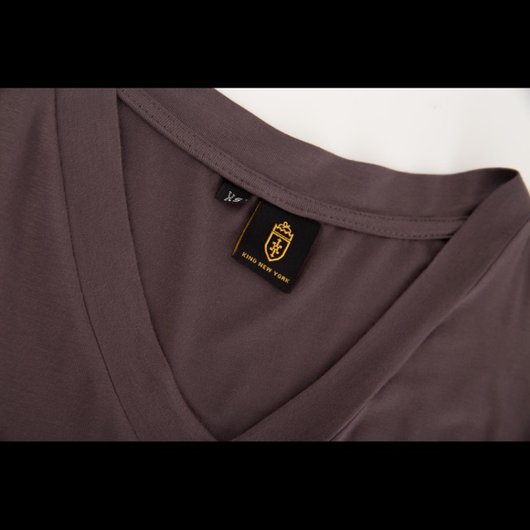 KING NEW YORK, V-NECK T-SHIRT, DARK GREY. - Picture 3 of 15